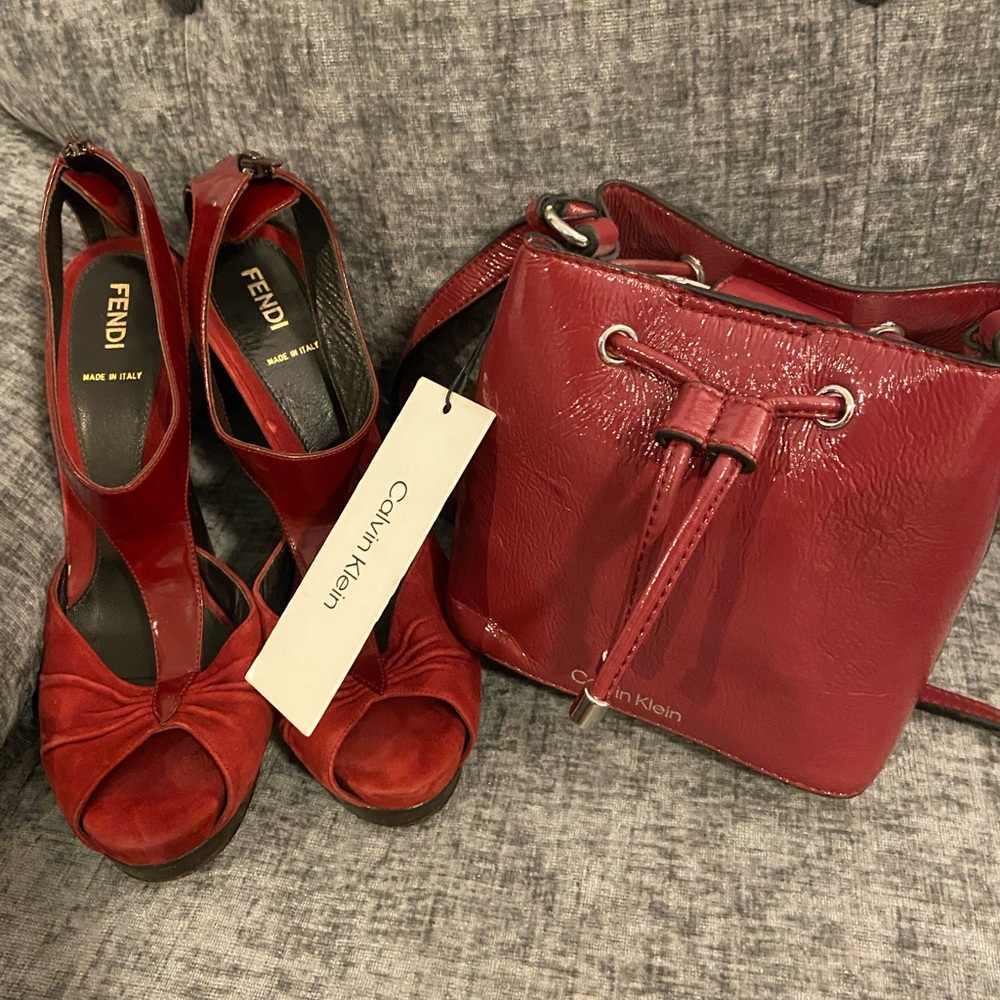 💕Calvin Klein Mini Draw String Bag ~ NWT Vegan leather. Color amazing.